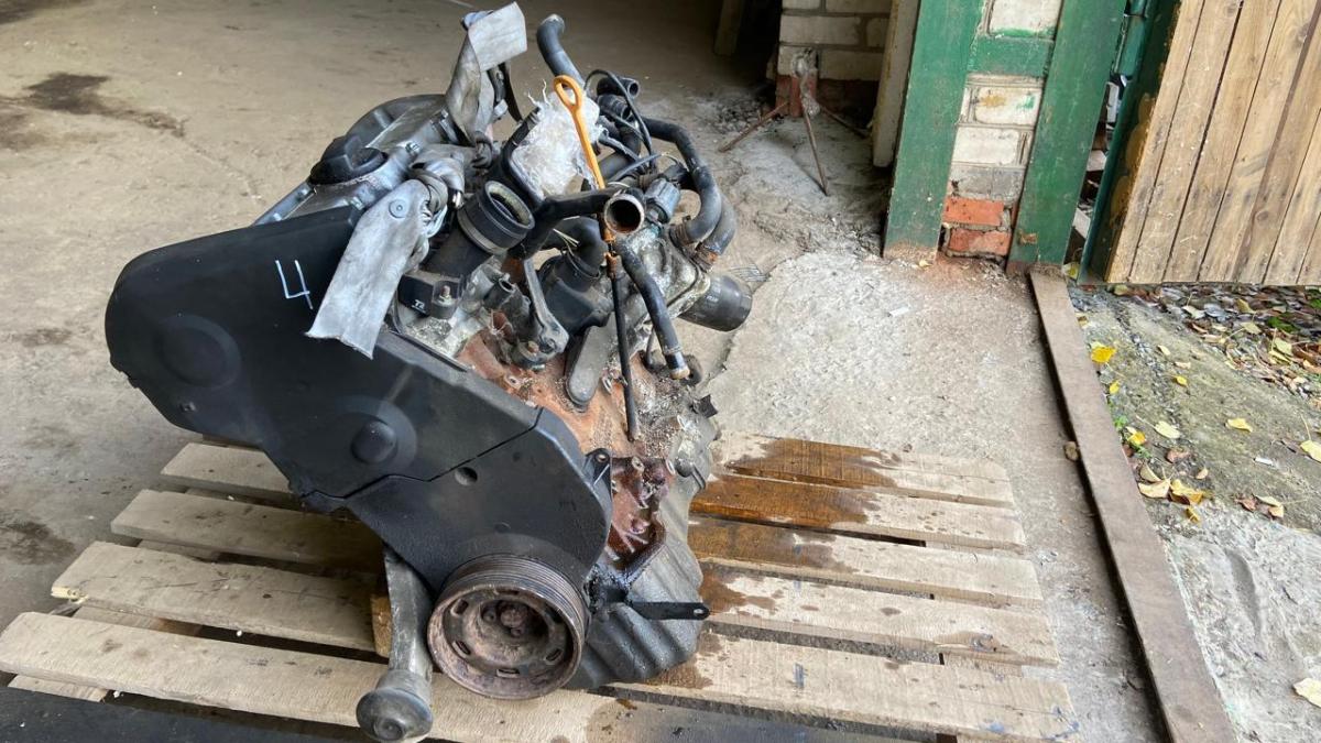 Двигатель ADR 1.8 058100031H Audi A4 B5 / 80 B4