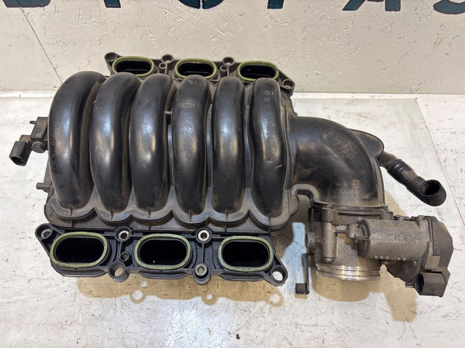 Коллектор впускной 06E133210G 