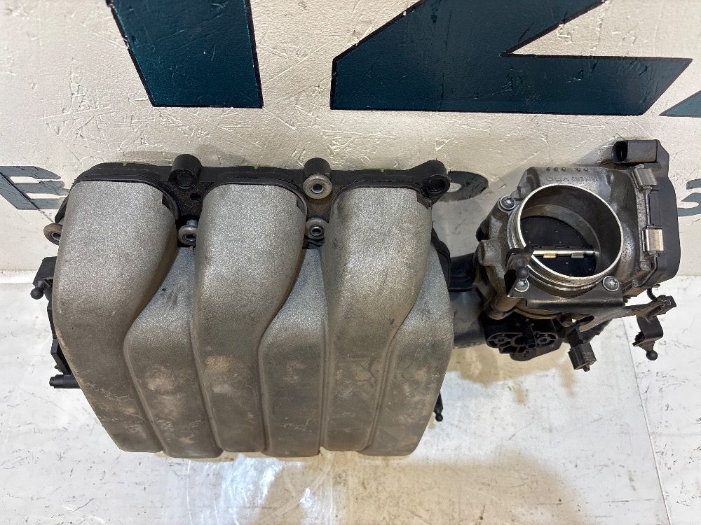 Коллектор впускной 06E133210G 