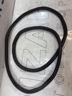 Уплотнитель крышки багажника 8E9827705P Audi A4 B6 avant