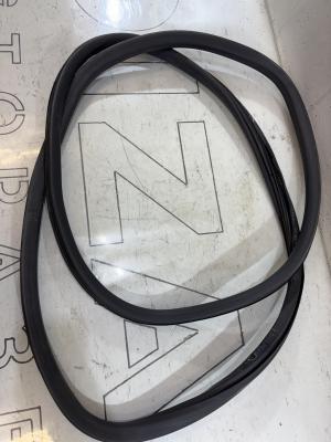 Уплотнитель двери задней левой 4B5833721L 