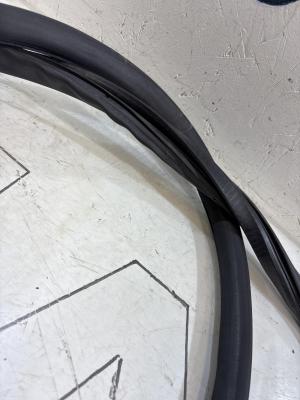 Уплотнитель двери задней правой 4F5833721 