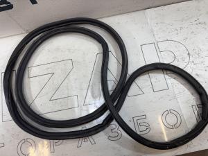 Уплотнитель багажника 4L0827705D Audi Q7