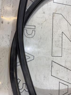 Уплотнитель двери передней левой 4L0831721 Audi Q7