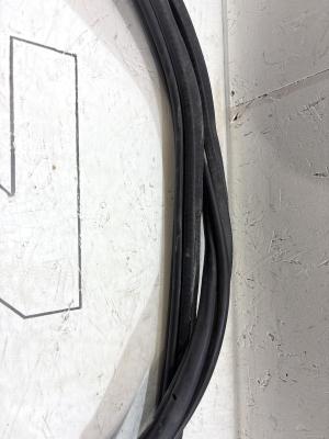 Уплотнитель двери передней левой 4L0831721 Audi Q7