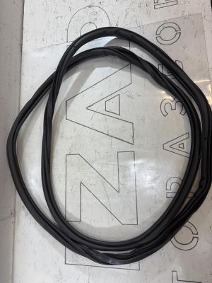 Уплотнитель двери передней левой 4L0831721 Audi Q7