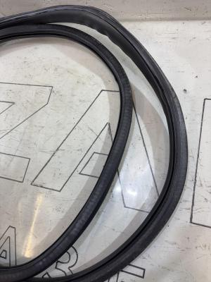 Уплотнитель двери передней левой 4F0831721A Audi A6 C6 / S6 C6 / RS6 C6