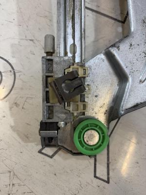 Трапеция стеклоподъёмника задняя левая 4A0839398 