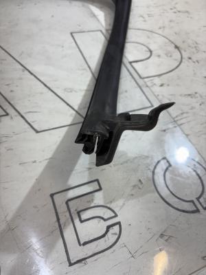 Направляющая стекла передняя левая 4B0837440AA Audi A6 C5 / A6 C5 Allroad