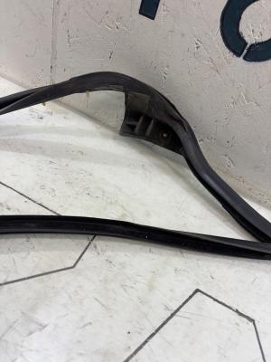 Направляющая стекла задняя правая седан 4B0837439 Audi A6 C5 / A6 C5 Allroad