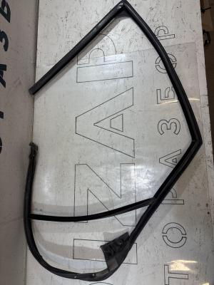 Направляющая стекла задняя левая седан 4B5839440AA 