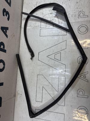 Направляющая стекла задняя левая седан 4B5839440AA 