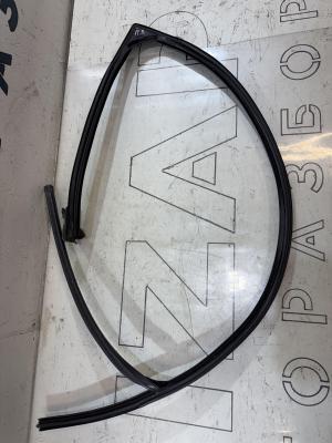 Направляющая стекла передняя правая 4B0837440AA Audi A6 C5 / A6 C5 Allroad