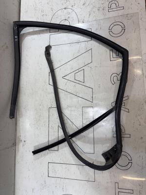 Направляющая стекла задняя левая Avant 4B9839439AJ 