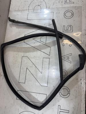 Направляющая стекла задняя левая Avant 4B9839439AJ 