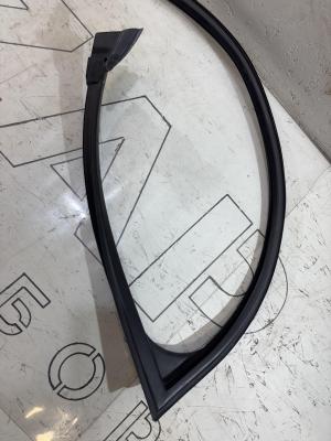 Направляющая стекла передняя левая 8D0837439L Audi A4 B5