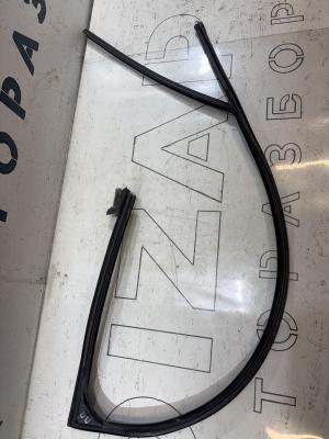 Направляющая стекла передняя правая 8D0837440L Audi A4 B5