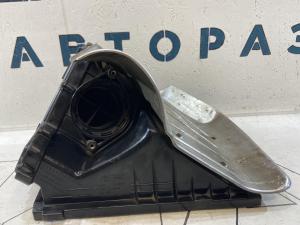 Часть корпус воздушного фильтра 034133837AS 