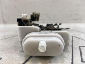 Замок двери передней правой 4A1837016D Audi A6 C4