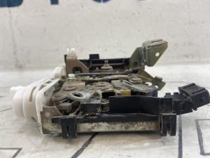 Замок двери передней правой 4A1837016D Audi A6 C4