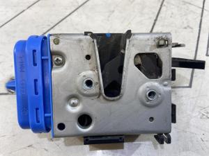 Замок двери задней левой 8D0839015A Audi A4 / А6