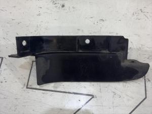 Брызговик правый задний 8E0853834 Audi A4 B6