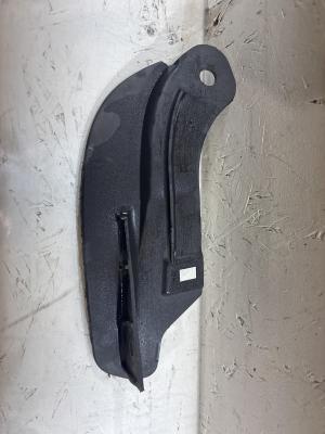 Cпойлер колеса 8E0853888A Audi A4 B6