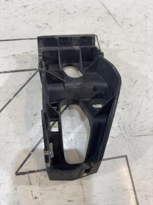 Кронштейн порога левый передний 8E0853921B Audi A4 B6