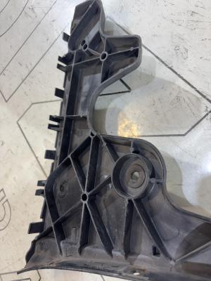 Кронштейн заднего бампера левый 4F5807453 