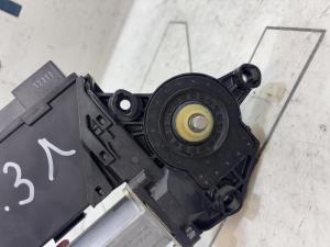 Моторчик стеклоподъемника задний левый 8E0959801A Audi A4 B6