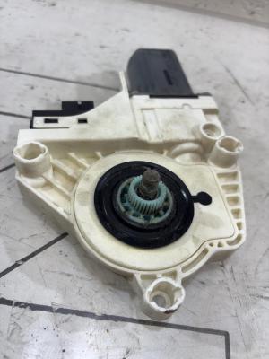 Моторчик стеклоподъемника передний правый 4F0959802D Audi A6 C6 / S6 C6 / RS6 C6