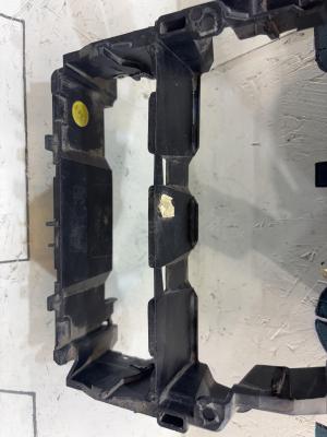 Рамка для дефлекторов средняя 4F1858005A 