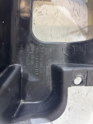 Рамка для дефлекторов средняя 4F1858005A 