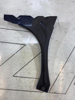 Кронштейн крепления переднего правого крыла 4B0821136A Audi A6 C5 / A6 C5 Allroad