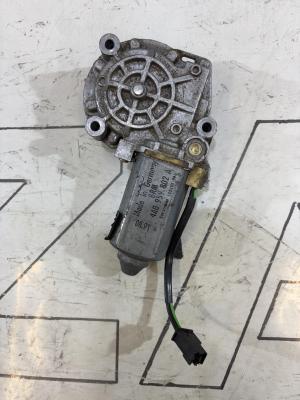 Моторчик стеклоподъемника передний правый 4A0959802A Audi A6 C4