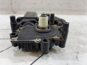 Моторчик стеклоподъемника передний правый 4A0959802D Audi A6 C4