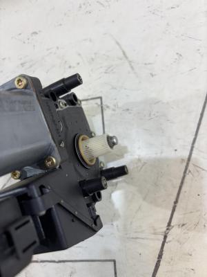 Моторчик стеклоподъемника передний правый 8D0959802D Audi A4 B5