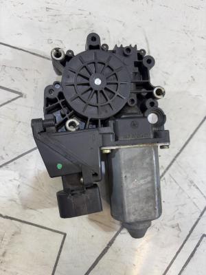 Моторчик стеклоподъемника 4A0959802C Audi A6 C4