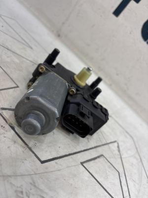 Моторчик заднего левого стеклоподъемника 4B0959801B Audi A6 C5 / A6 C5 Allroad