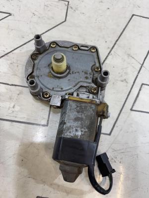 Моторчик стеклоподъемника задней левой двери 4A0959801A Audi A6 C4