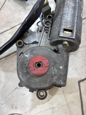 Моторчик привода люка 4A0877795 Audi A6 C4