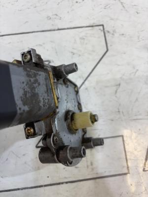 Моторчик стеклоподъемника передний правы двери 4A0959802A Audi A6 C4