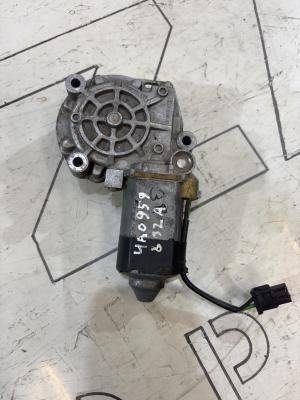 Моторчик стеклоподъемника передний правы двери 4A0959802A Audi A6 C4