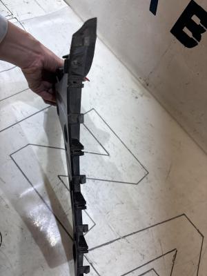 Кронштейн заднего бампера правый 8E5807454A Audi A4 B6 sedan