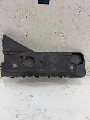 Направляющая переднего бампера 8E0807284A Audi A4 B6