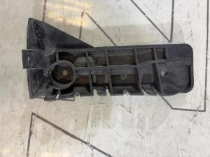 Направляющая переднего бампера левая 8E0807283A Audi A4 B6