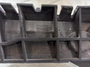 Направляющая переднего бампера левая 8E0807283A Audi A4 B6