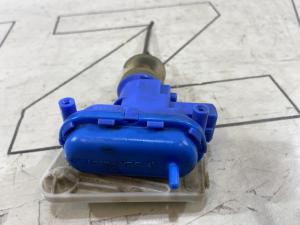 Клапан управления для двери водителя и пассажира 893862153С Audi 80 B3