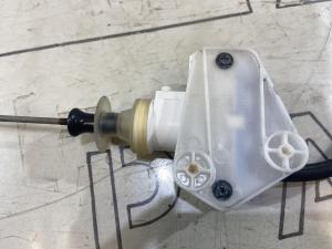 Клапан управления для двери водителя и пассажира 8A0862153 Audi 80 B4