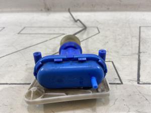 Клапан регулировочный двери задней левый правый 893862153D Audi 80 B3